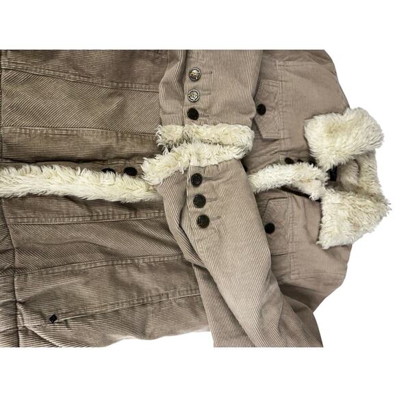 Black Rivet corduroy trucker jacket with a faux fur collar and trim
Size L - Picture 11 of 16